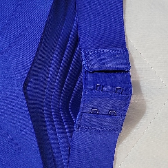 NWT All In Motion Bra - Picture 5 of 7